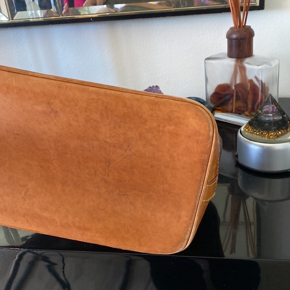 Louis Vuitton Alma - Picture 4 of 12